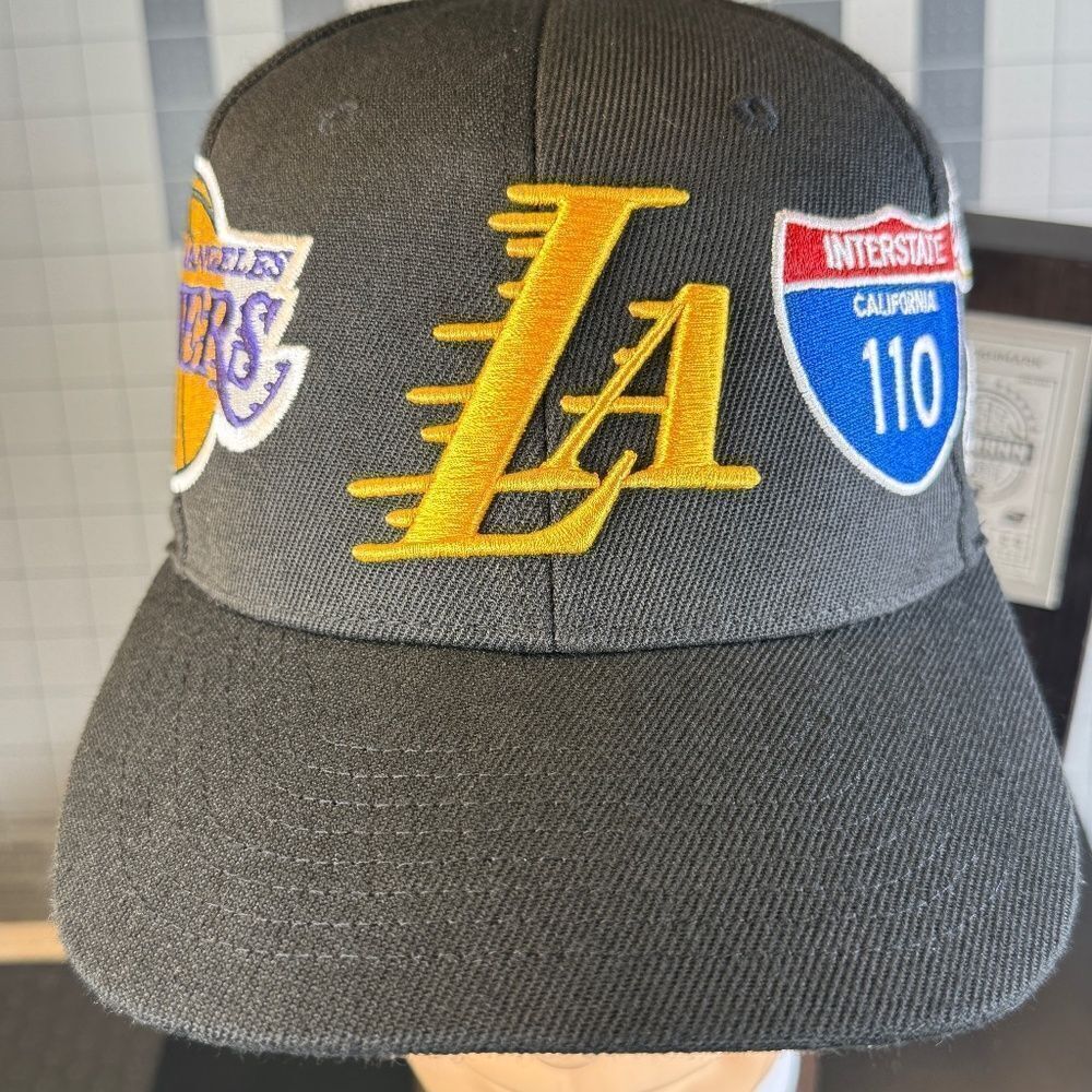 LA LAKERS®  |  NBA CHAMPS HAT  |  MITCHELL & NESS  |  UNISEX  |  NEW  |
